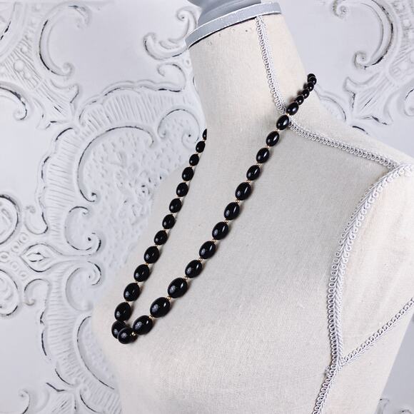 Signed Monet Black Graduated Oval Bead Necklace, 1980s Vintage Retro Plastic - Picture 7 of 8
